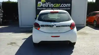 Veículo de Sucata peugeot 208 access do ano 2017 alimentado bh02