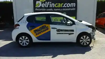 Veículo de Sucata peugeot 208 access do ano 2017 alimentado bh02