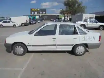 Veículo de Sucata OPEL KADETT E GL Berlina do ano 1990 alimentado 16SV