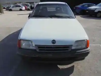 Sloopvoertuig opel kadett e gl berlina van het jaar 1990 aangedreven 16sv
