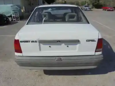 Sloopvoertuig opel kadett e gl berlina van het jaar 1990 aangedreven 16sv