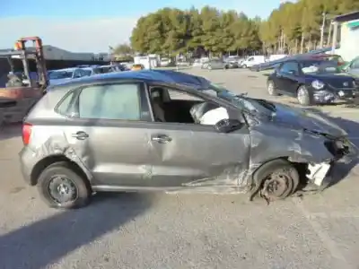 Véhicule à la ferraille volkswagen                                         polo (6r1)                                                                                                                                                                                                                                                 5 puertas                                                                                                                                                                                                                                                  de l'année 2017 alimenté chy