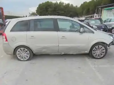 Veículo de Sucata opel zafira b family do ano 2011 alimentado a17dtr