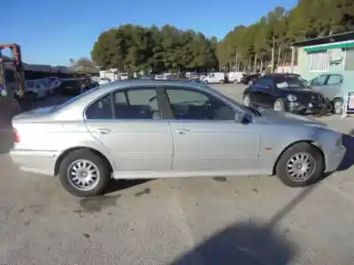 Veicolo di demolizione bmw serie 5 berlina (e39) 520d dell'anno 2001 alimentato 204d1