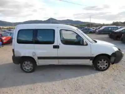 Scrapping Vehicle peugeot partner (s2) combiespace of the year 2003 powered wjy (dw8b)