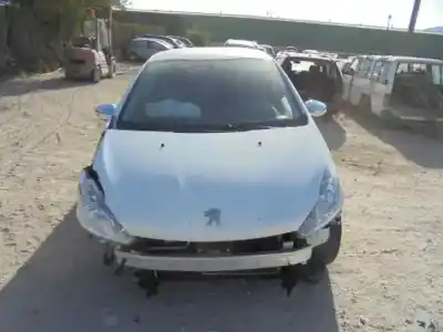 Veículo de Sucata peugeot 208 active do ano 2014 alimentado hm01