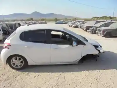 Veículo de Sucata peugeot 208 active do ano 2014 alimentado hm01