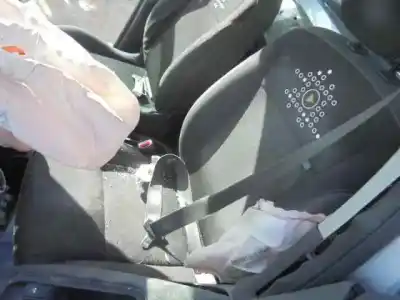 Здавання транспортного засобу renault clio iii authentique року 2011 потужний d4fd7