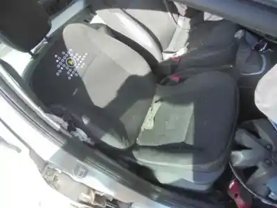 Здавання транспортного засобу renault clio iii authentique року 2011 потужний d4fd7