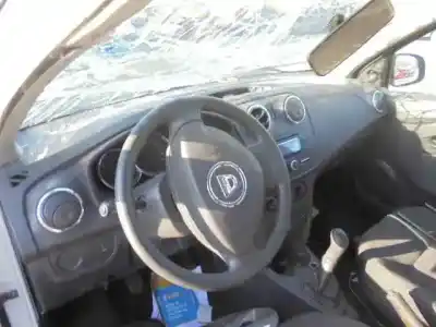 Veículo de Sucata dacia sandero ambiance do ano 2015 alimentado k9kc612