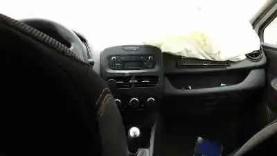 Здавання транспортного засобу renault clio iv technofeel року 2015 потужний k9ke628