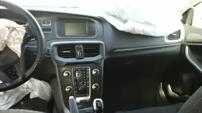 Veículo de Sucata volvo v40 momentum do ano 2015 alimentado d4162t