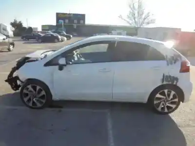 Sloopvoertuig KIA RIO Basic van het jaar 2016 aangedreven D3FA