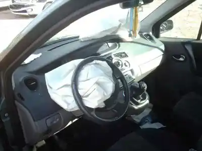 Scrapping Vehicle renault scenic ii confort authentique of the year 2004 powered k4mt7