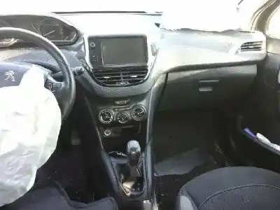 Veículo de Sucata peugeot 208 style do ano 2016 alimentado hm01