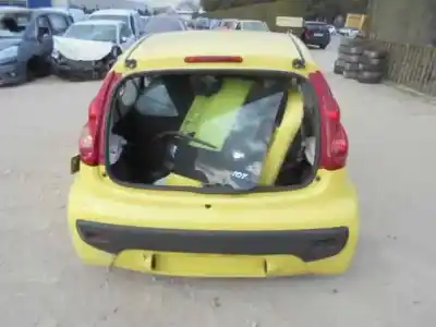 Véhicule à la ferraille peugeot 107 trendy de l'année 2006 alimenté 8ht