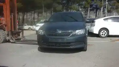 Veicolo di demolizione skoda fabia ambition dell'anno 2015 alimentato chy