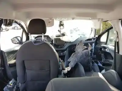 Veículo de Sucata peugeot 208 active do ano 2012 alimentado 9h06