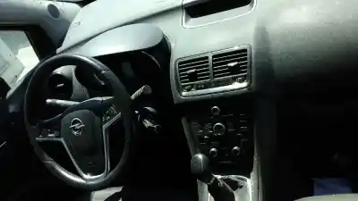 Veicolo di demolizione opel meriva b excellence dell'anno 2011 alimentato a17dts