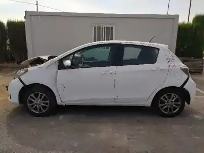 Veículo de Sucata TOYOTA YARIS Active do ano 2013 alimentado 1NR