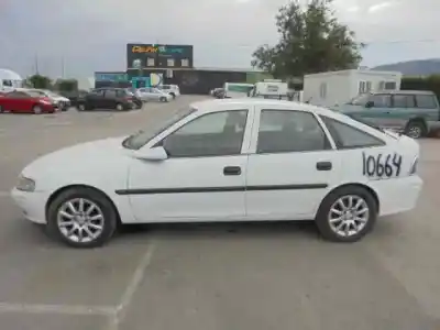 Hurda Aracı OPEL VECTRA B BERLINA CD Yılın 1998 güçlü X18XE