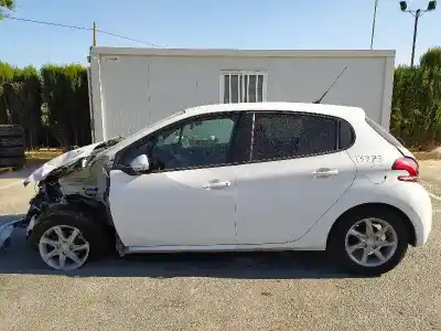 Vehículo de desguace PEUGEOT 208 Active del año 2015 con motor HM01