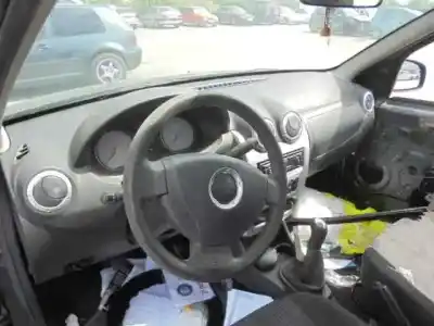 Sloopvoertuig dacia sandero ambiance van het jaar 2008 aangedreven k7j7a710