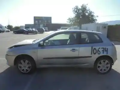 Veicolo di demolizione FIAT STILO (192) 1.9 JTD CAT dell'anno 2002 alimentato 192A1000
