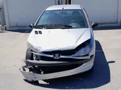 Veículo de Sucata peugeot 206 berlina xr do ano 2000 alimentado kfx