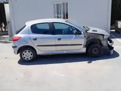 Veículo de Sucata peugeot 206 berlina xr do ano 2000 alimentado kfx