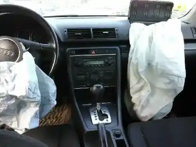 Veículo de Sucata audi a4 berlina (8e) 2.0 do ano 2004 alimentado alt