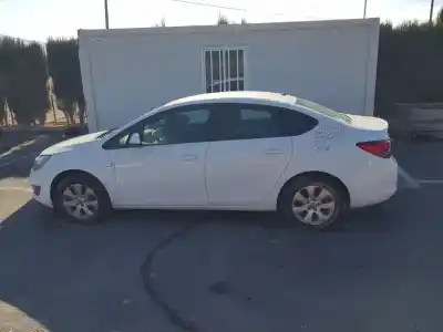 Véhicule à la ferraille OPEL ASTRA J LIM. 4TÜRIG Business de l'année 2016 alimenté B16DTL