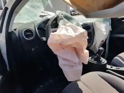 Veicolo di demolizione seat leon (1p1) reference dell'anno 2010 alimentato cax