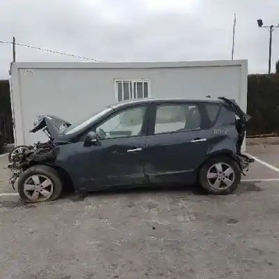 Véhicule à la ferraille RENAULT                                            SCENIC III                                                                                                                                                                                                                                                 Grand Dynamique                                                                                                                                                                                                                                            de l'année 2011 alimenté R9M