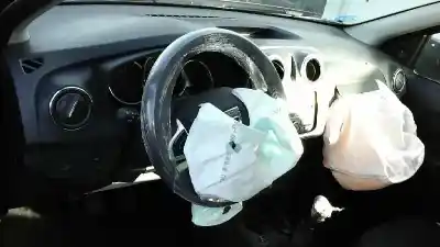 Veículo de Sucata dacia sandero stepway do ano 2018 alimentado h4bb410