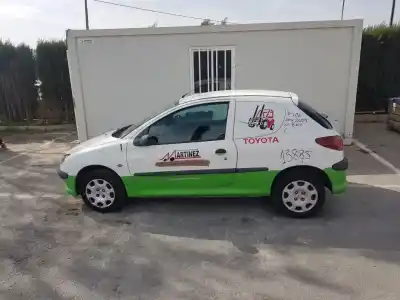 Vehicul casat peugeot 206 berlina xs-line al anului 2004 alimentat 8hx