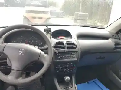 Veículo de Sucata peugeot 206 berlina xs-line do ano 2004 alimentado 8hx