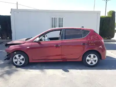 Veículo de Sucata HYUNDAI I30 Comfort do ano 2011 alimentado D4FB