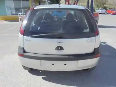 Sloopvoertuig opel corsa c club van het jaar 2001 aangedreven y17dt