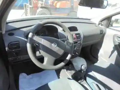 Sloopvoertuig opel corsa c club van het jaar 2001 aangedreven y17dt