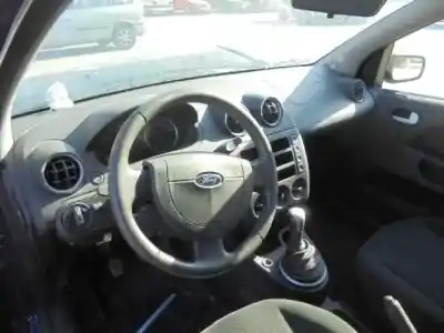 Veículo de Sucata ford fiesta (cbk) ghia do ano 2005 alimentado f6ja