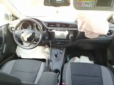 Здавання транспортного засобу toyota auris hybrid active року 2015 потужний 2zr