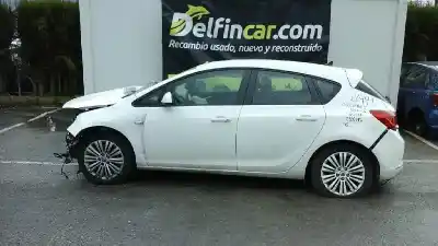 Vehicul casat OPEL ASTRA J LIM. Techno al anului 2015 alimentat B16DTL