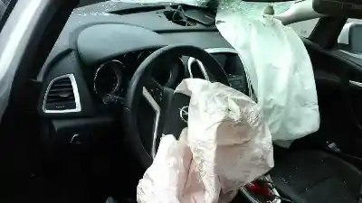 Здавання транспортного засобу opel astra j lim. techno року 2015 потужний b16dtl