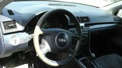 Veículo de Sucata audi a4 berlina (8e) 1.9 tdi (96kw) do ano 2002 alimentado awx