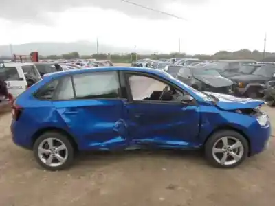 Veículo de Sucata skoda rapid style do ano 2016 alimentado cjz