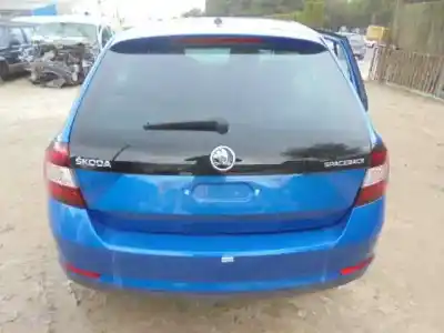 Veículo de Sucata skoda rapid style do ano 2016 alimentado cjz