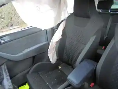 Veículo de Sucata skoda rapid style do ano 2016 alimentado cjz