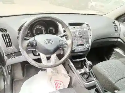 Veículo de Sucata kia pro_cee´d drive do ano 2011 alimentado d4fb5w