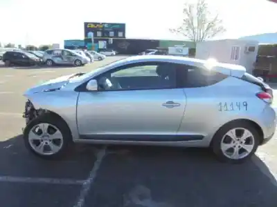 Veicolo di demolizione RENAULT MEGANE III COUPE Dynamique dell'anno 2011 alimentato H4JA700